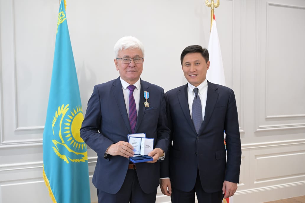 The Professor of the Department of Chinese Studies was awarded the “Qurmet” Orden.